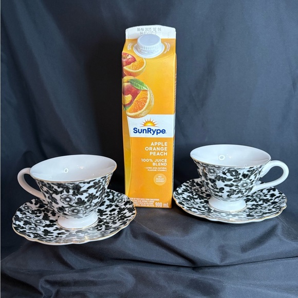 2 sets of Grace Tea ware cup and saucers - Picture 1 of 5